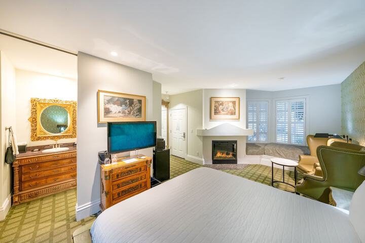 Room 43 of 165