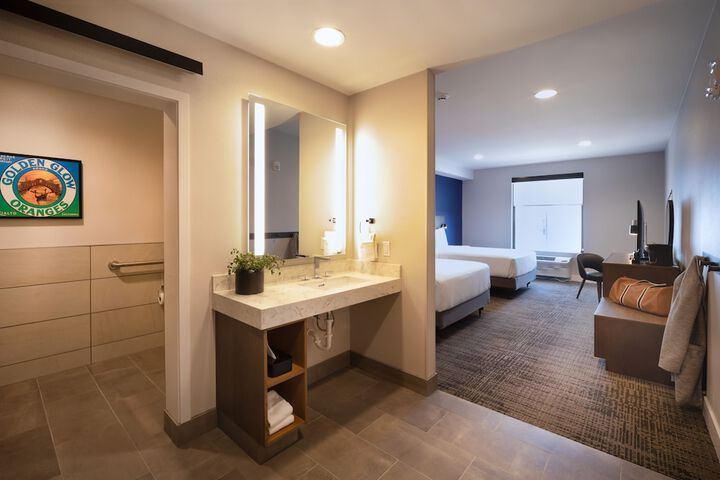 Room 16 of 44