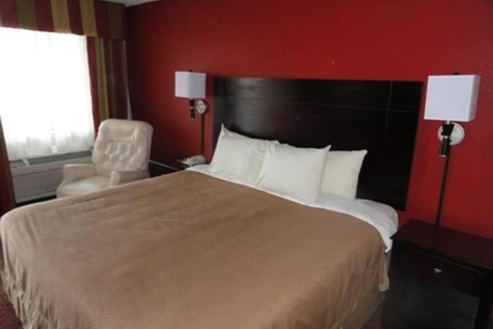 Room 11 of 28