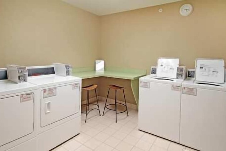 Homewood Suites by Hilton Indianapolis-Airport / Plainfield