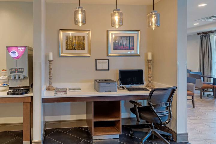 Business Center 36 of 36