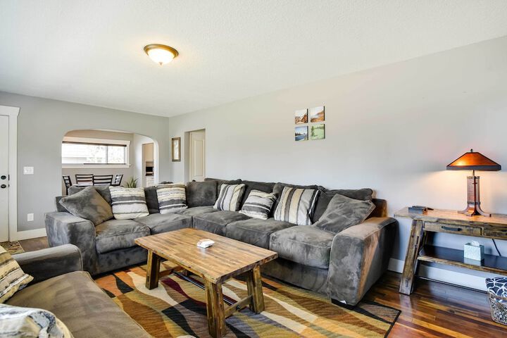 Charming Portland Home Walk to Light Rail!