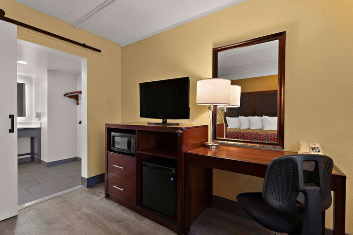 Room 26 of 50