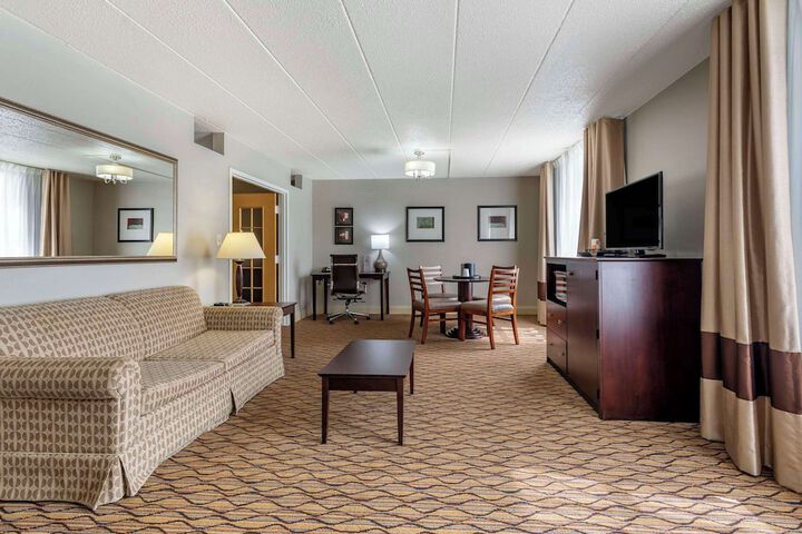 Room 15 of 33