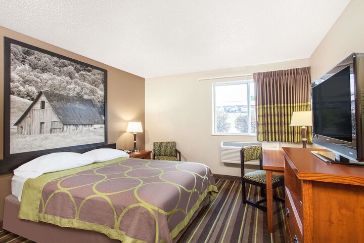 Super 8 by Wyndham Richlands / Claypool Hill Area