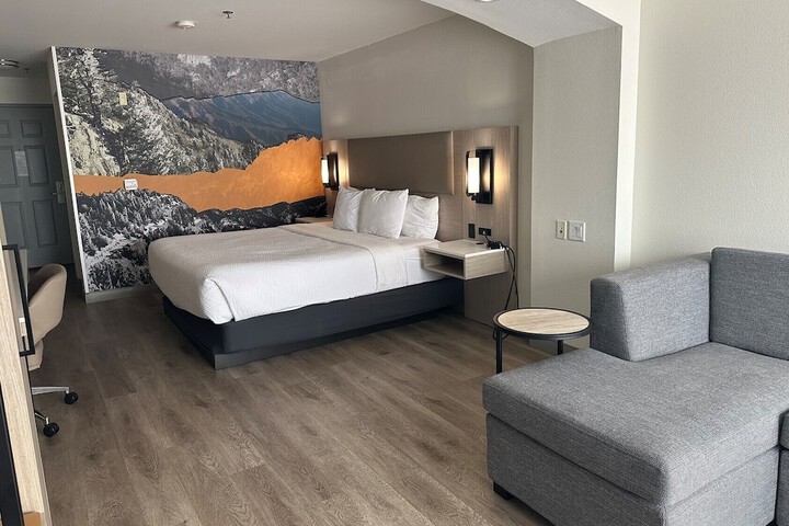 Room 56 of 76