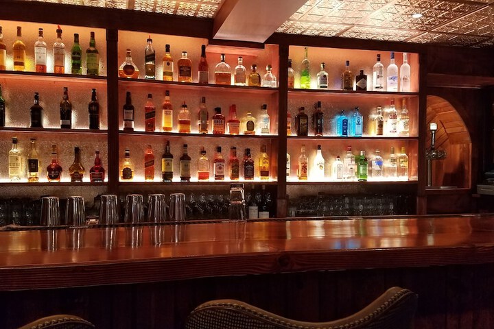 Lounge 40 of 74