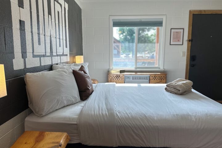 Elk Antler Inn