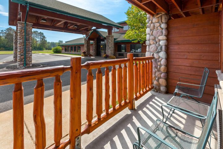 Shell Lake Lodge a Travelodge by Wyndham