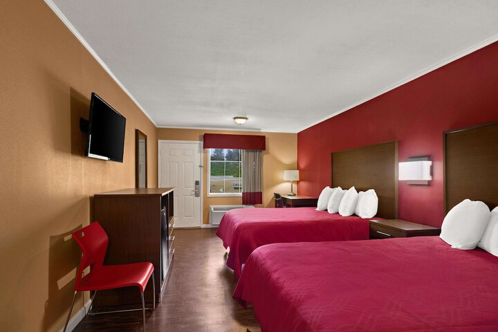 Room 33 of 40