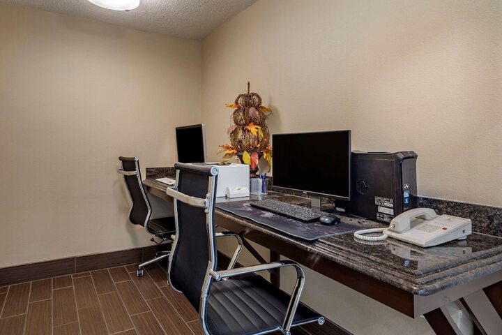 Business Center 45 of 46