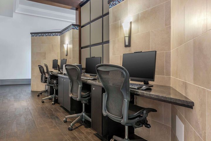 Business Center 66 of 69