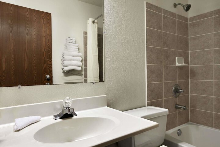 Room 4 of 15