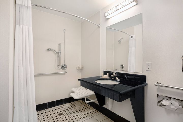 Room 9 of 26