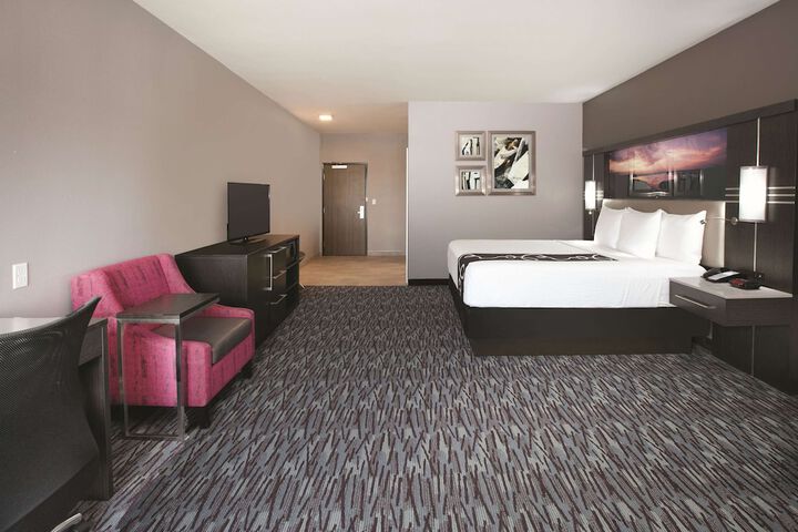 Room 28 of 33