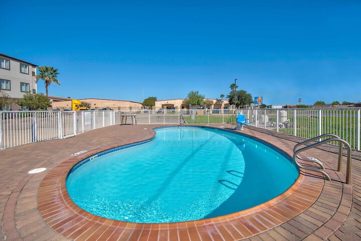 Pool 5 of 25