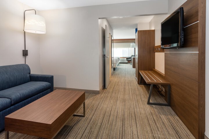 Room 27 of 42