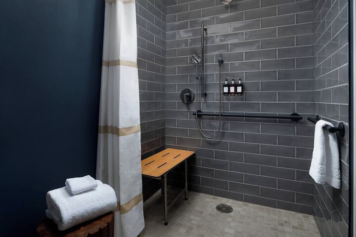 Hotel Distil Autograph Collection