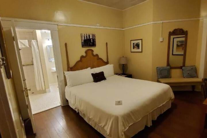 Room 15 of 27