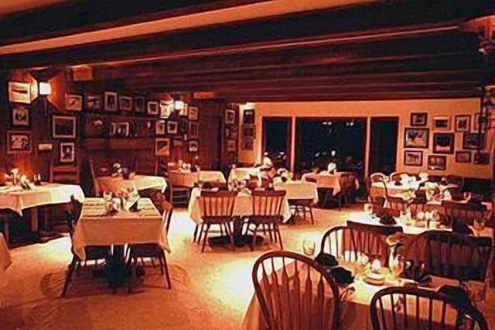 Dining 45 of 60