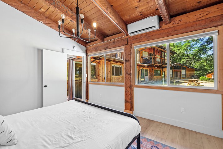 Basecamp Lodge