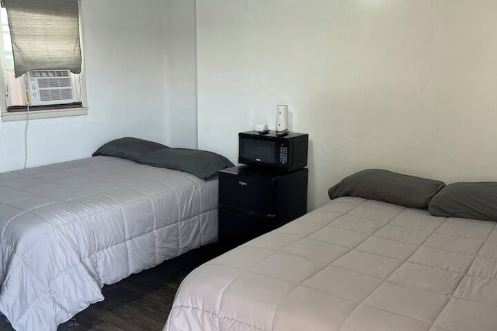 Room 5 of 9