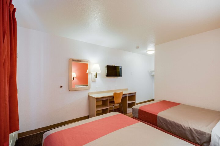Room 12 of 24