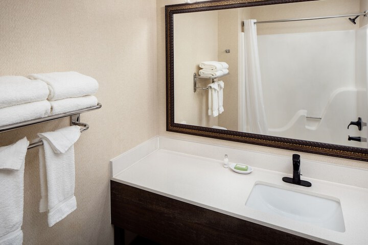Irish Cottage Inn & Suites