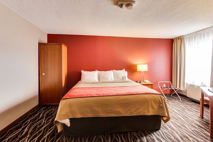 Room 8 of 32