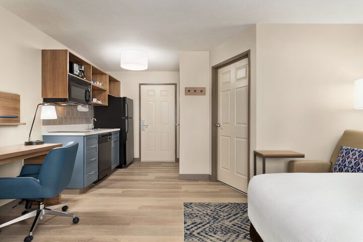 Room 17 of 34