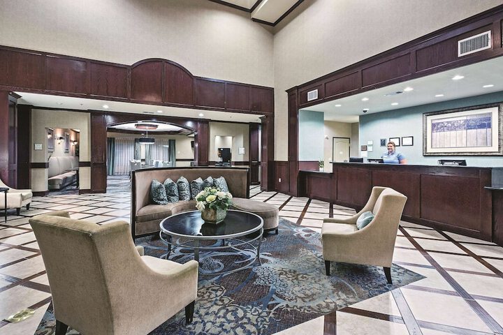 La Quinta Inn & Suites by Wyndham DFW Airport West - Euless