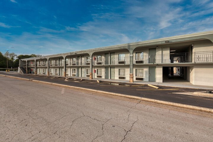 Clarion Pointe Decatur River City