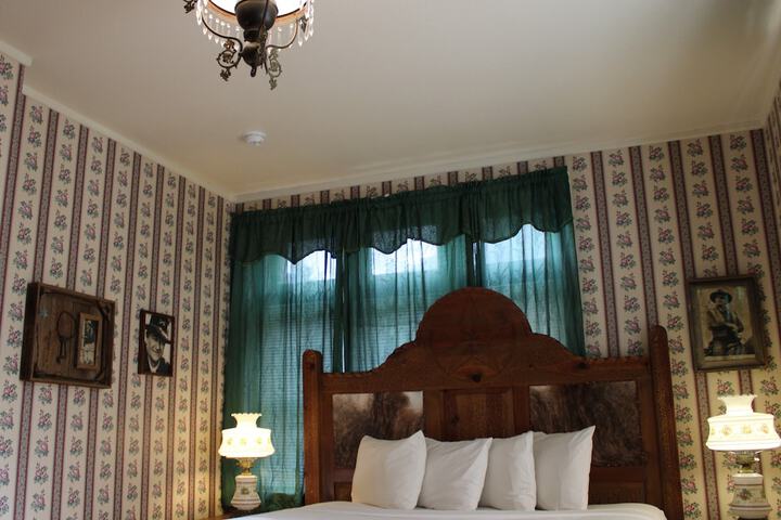 Room 33 of 52