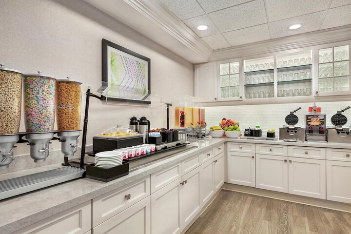 Homewood Suites by Hilton Fort Myers Airport / FGCU