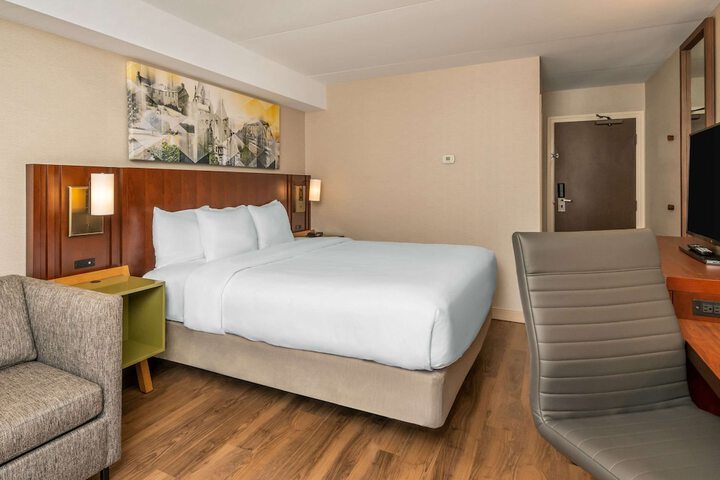 Room 34 of 87
