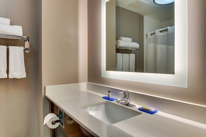 Room 14 of 25
