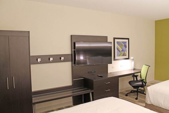 Room 33 of 63
