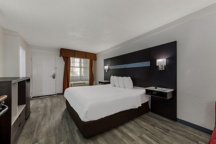 Room 18 of 39
