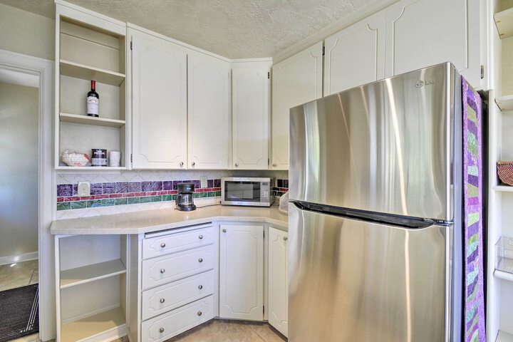 Direct Beach Access: Getaway on Port Orchard!