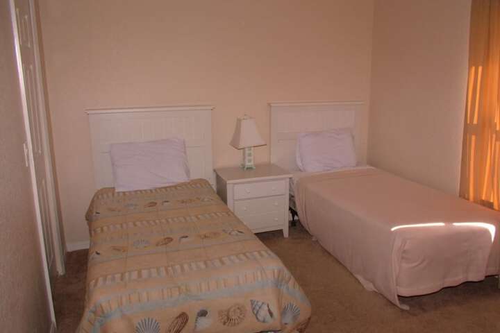 Room 7 of 12