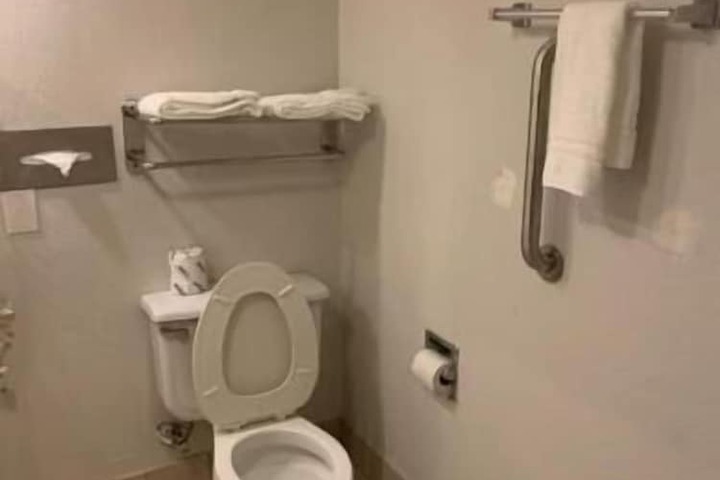 Room 15 of 34