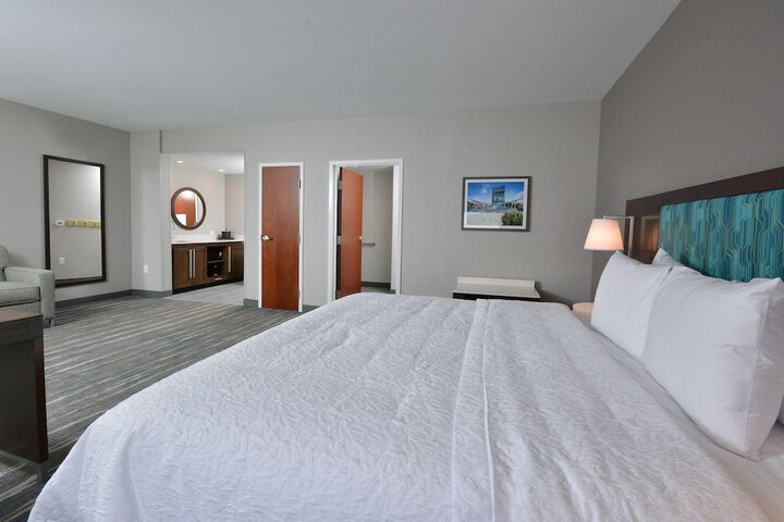 Room 51 of 79
