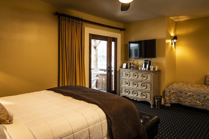 Room 296 of 335