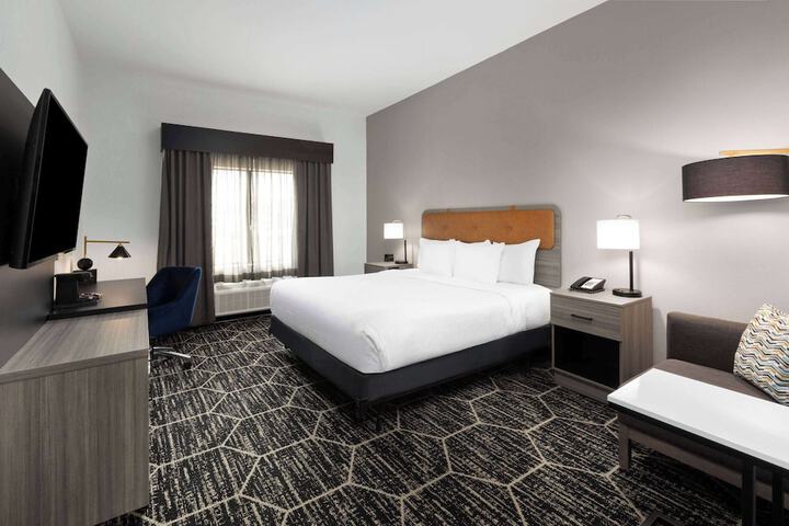 La Quinta Inn & Suites by Wyndham Meridian