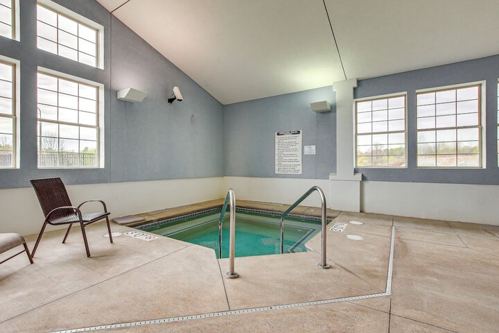 Door County Townhome: Pool Access 1 Mi to Beach!