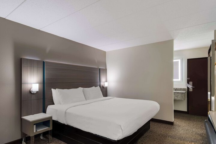 Room 9 of 33