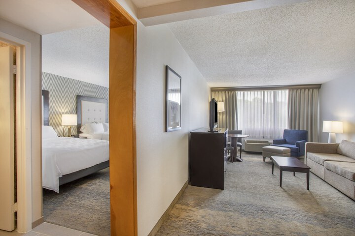 Holiday Inn & Suites Parsippany Fairfield by IHG