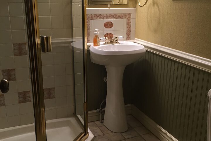 Room 30 of 223