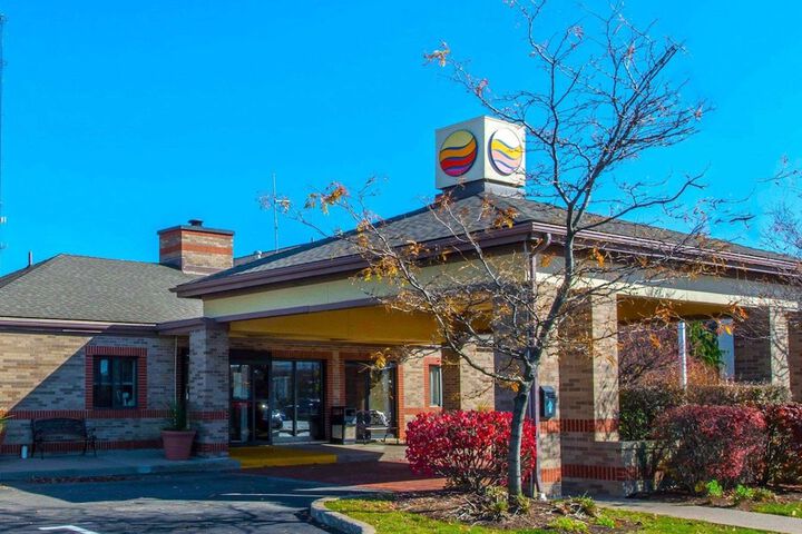 Comfort Inn & Suites Erie - Splash Lagoon Indoor Waterpark