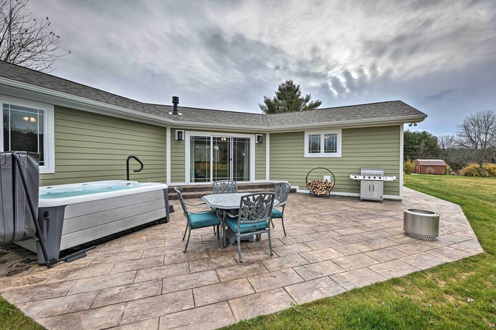 Modern Marlinton Home w / Hot Tub & Mtn Views!